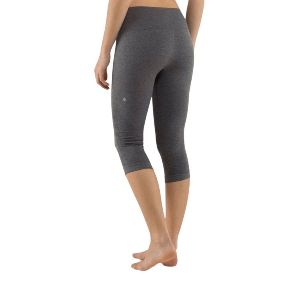 LULULEMON ATHLETICA In The Flow Crop in Heathered Soot Light Size 4